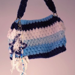 Sac bleu en crochet avec motif étoile de mer Sac bleu en crochet avec motif étoile de mer