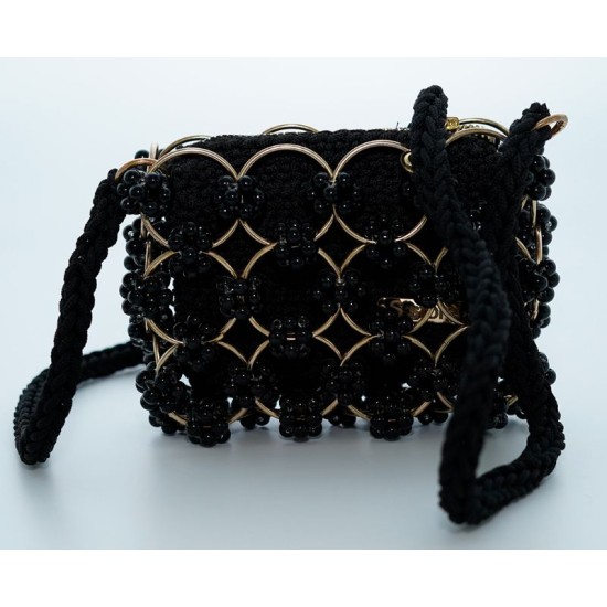 Sac noir perle et crochet 